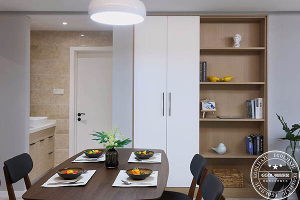 68m²“迷你房”巧妙加入衣帽間設(shè)計(jì)，到底能有多驚艷？